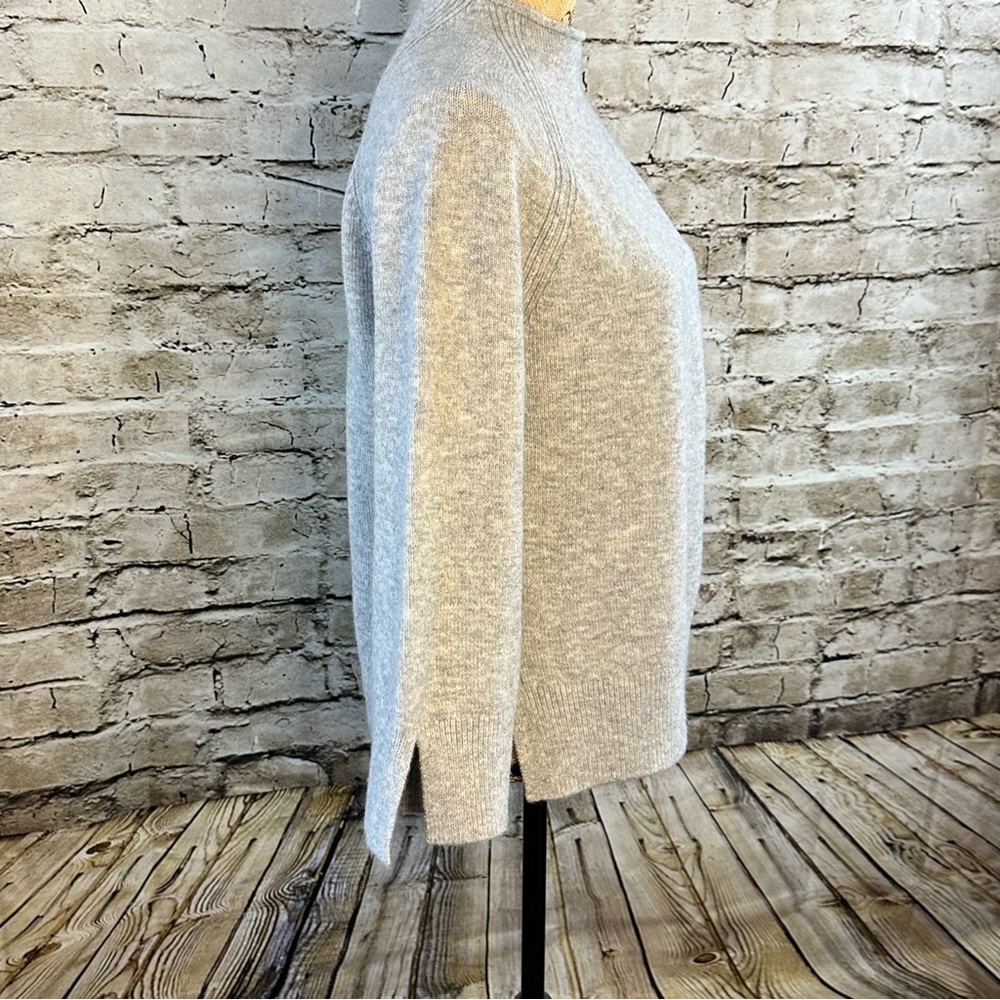 LOFT • SWEATER - Picture 4 of 11